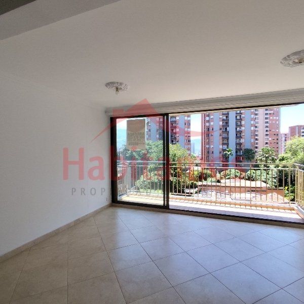 Apartamento en arriendo Antioquia Medellín Loma De Los Bernal 70 m2 Habitaciones 3 Baños 2 Garajes 1 Precio $3200000