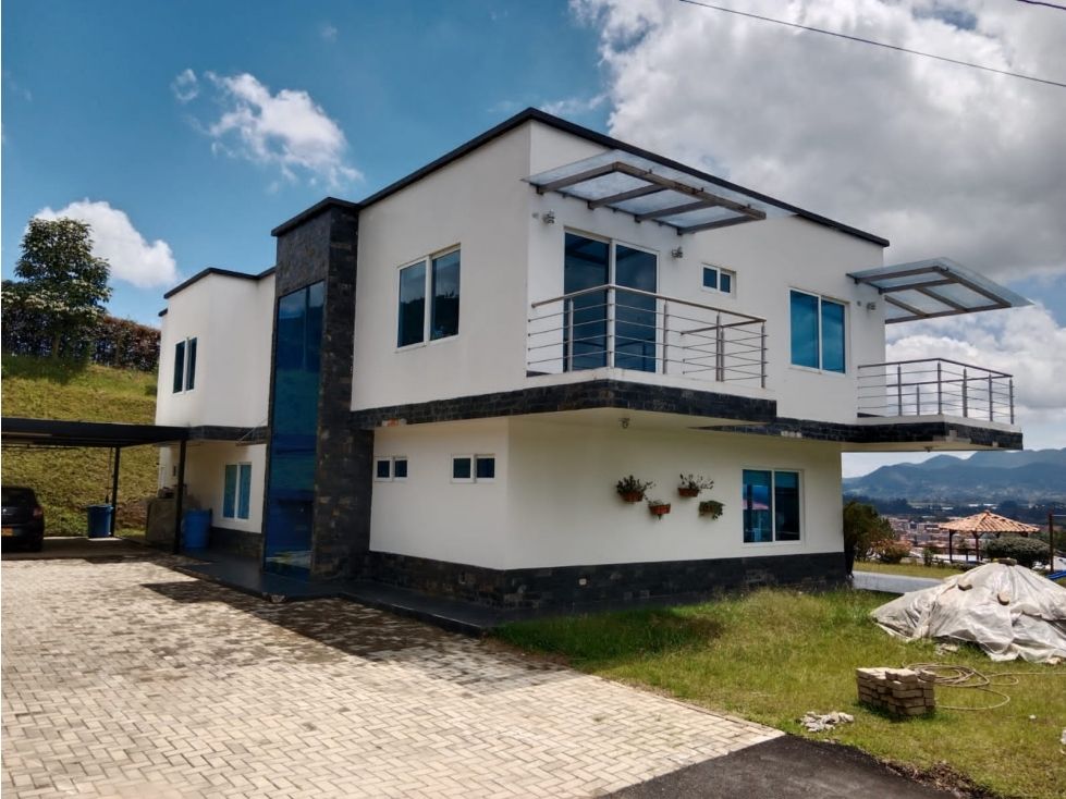 Casa en arriendo Antioquia La Ceja Payuco 300 m2 Habitaciones 6 Baños 6 Garajes 5 Precio $18000000