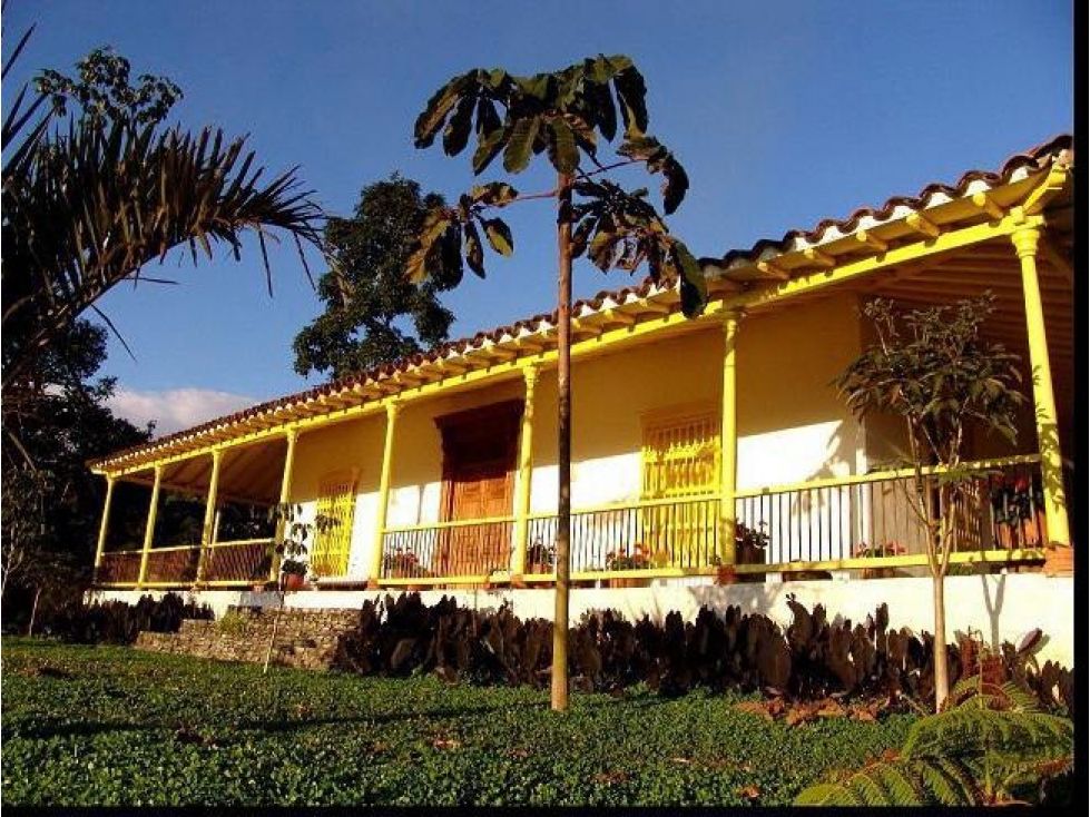 Casa en arriendo Antioquia Medellín Villa Tina 600 m2 Habitaciones 3 Baños 4 Garajes 10 Precio $39000000