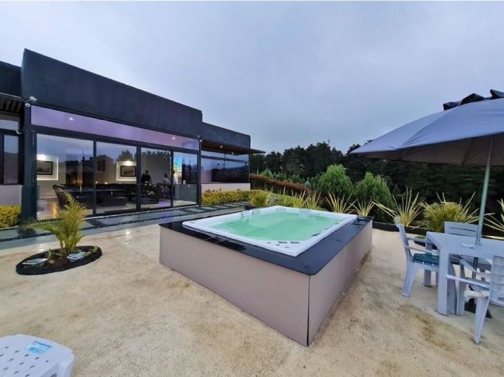 Casa en arriendo Antioquia Envigado Envigado 558 m2 Habitaciones 4 Baños 6 Garajes 14 Precio $35000000