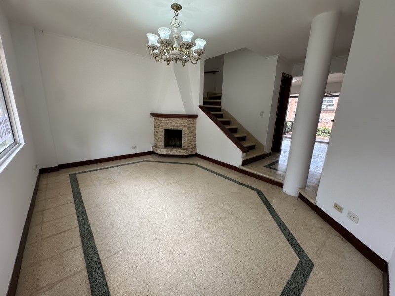 Casa en arriendo Antioquia Envigado Uribe Ángel 270 m2 Habitaciones 4 Baños 5 Garajes 2 Precio $6500000