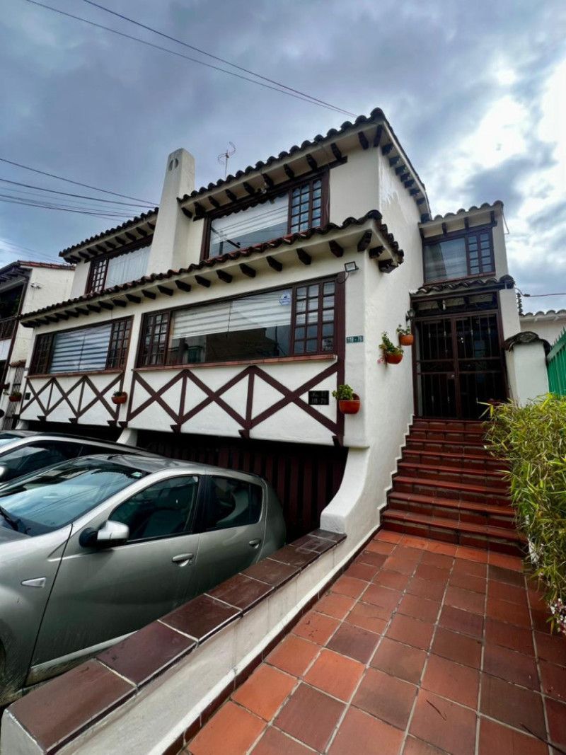 Casa en venta Cundinamarca Bogotá Santa Barbara Central 266 m2 Habitaciones 4 Baños 5 Garajes 4 Precio $1500000000