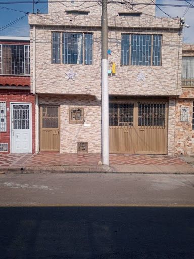 Casa en arriendo Cundinamarca Bogotá Carimagua I Sector 128 m2 Habitaciones 6 Baños 4 Garajes 1 Precio $2600000