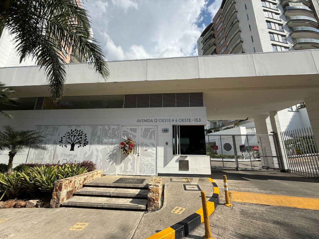 Apartamento en arriendo Valle Del Cauca Cali Aguacatal 180 m2 Habitaciones 3 Baños 5 Garajes 2 Precio $8020000