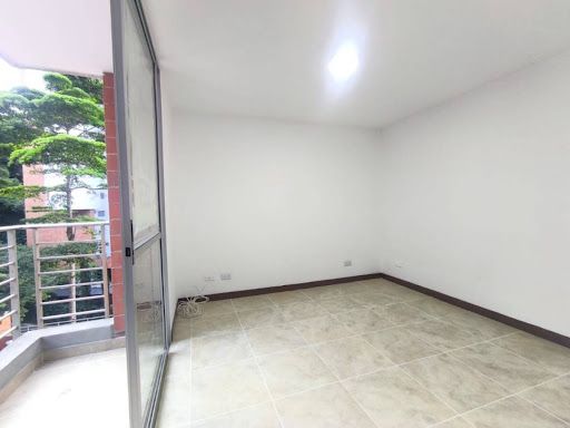 Apartamento en arriendo Antioquia Envigado Iriza 72 m2 Habitaciones 3 Baños 2 Garajes 1 Precio $3200000