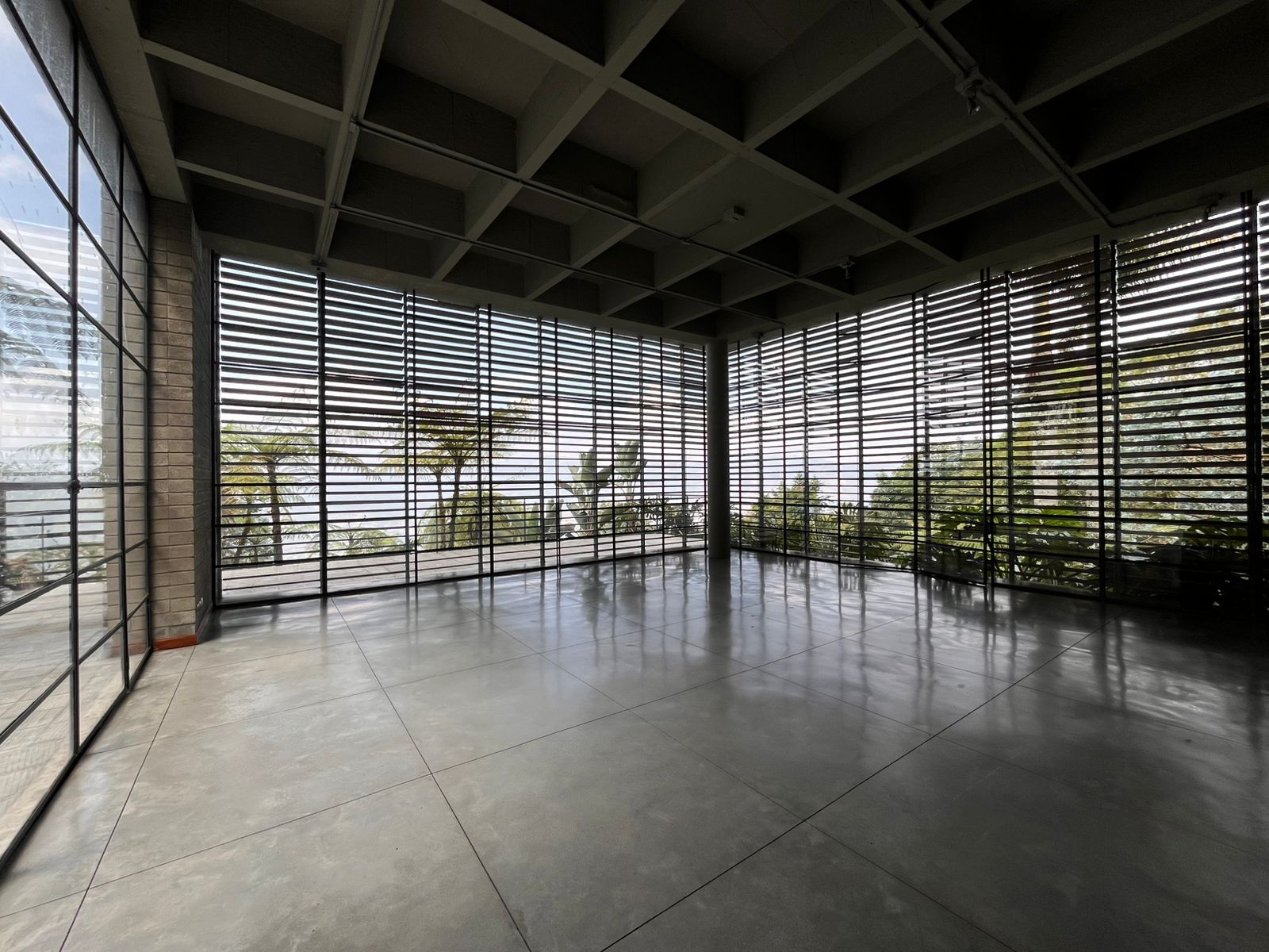 Casa en arriendo o venta Antioquia Medellín Los Balsos No 1 1250 m2 Habitaciones 2 Baños 3 Garajes 6 Precio venta $18000000000 Precio arriendo $25700000