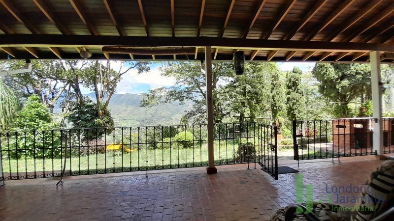 Finca en venta Antioquia Barbosa Barbosa 9934 m2 Habitaciones 3 Baños 4 Garajes 2 Precio $970000000