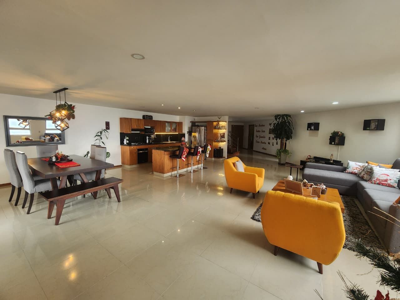 Apartamento en arriendo o venta Antioquia Sabaneta Betania 270 m2 Habitaciones 3 Baños 4 Garajes 3 Precio venta $1210000000 Precio arriendo $6650000