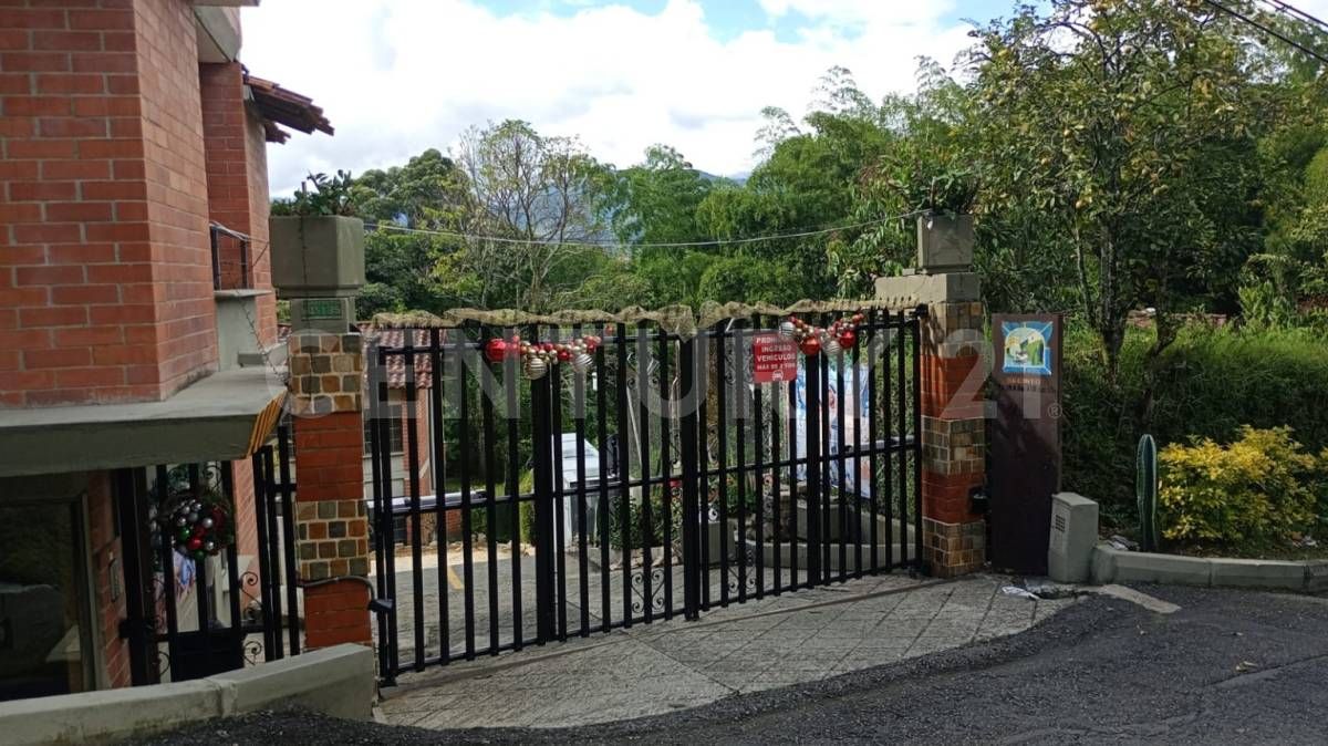 Casa en venta Antioquia Sabaneta Holanda 291 m2 Habitaciones 4 Baños 5 Garajes 1 Precio $1200000000