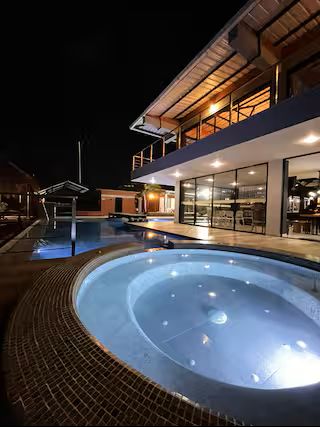 Finca en venta Risaralda Pereira Ur Gilberto Pelaez Angel 1400 m2 Habitaciones 9 Baños 8 Garajes 15 Precio $3990000000