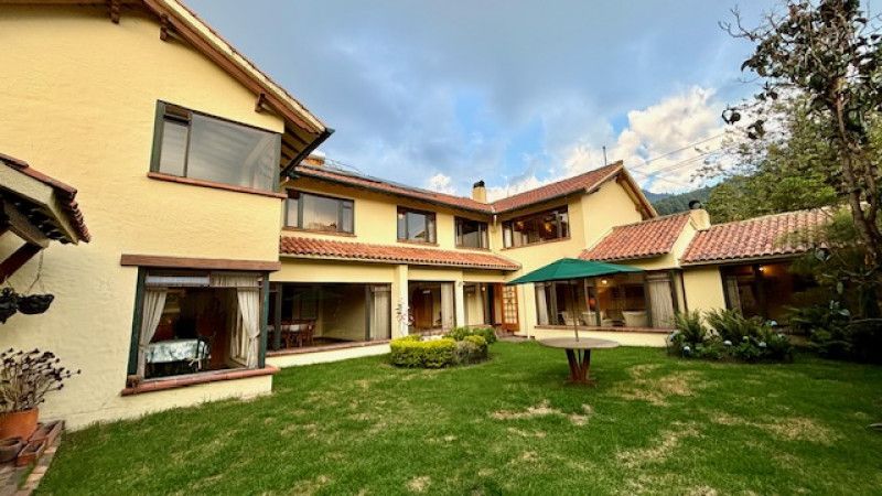 Casa en arriendo Cundinamarca Bogotá Santa Barbara Alta 364 m2 Habitaciones 3 Baños 3 Garajes 4 Precio $15642000