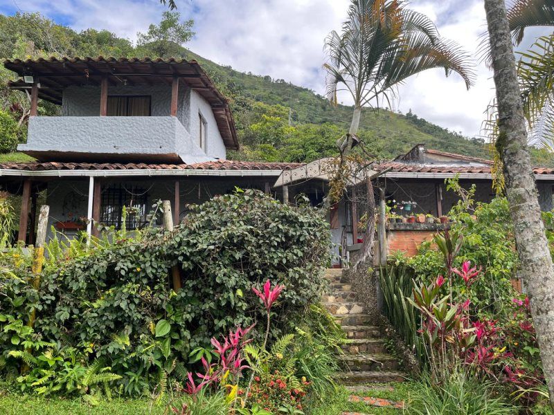 Finca en venta Antioquia Barbosa Centro 1300 m2 Habitaciones 4 Baños 3 Garajes 1 Precio $650000000