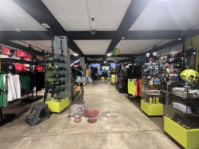 Local en arriendo Valle Del Cauca Cali Unicentro Cali 224 m2 Habitaciones 0 Baños 0 Garajes 3 Precio $10000000