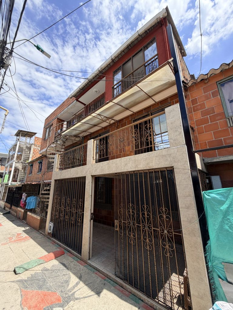 Casa en venta Valle Del Cauca Cali Valle Grande 140 m2 Habitaciones 5 Baños 3 Garajes 0 Precio $215000000