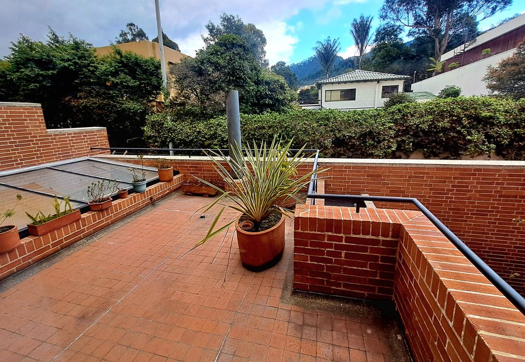 Casa en venta Cundinamarca Bogotá Santa Ana Oriental 351 m2 Habitaciones 5 Baños 5 Garajes 3 Precio $2780000000