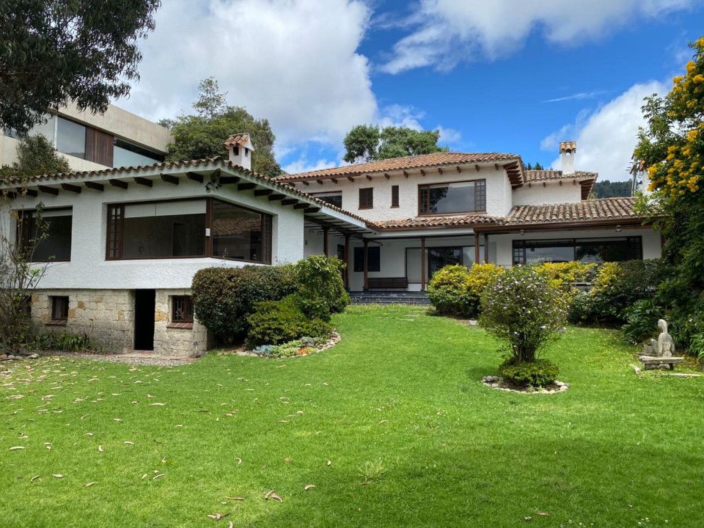 Casa en arriendo Cundinamarca Bogotá Santa Ana Oriental 550 m2 Habitaciones 4 Baños 4 Garajes 2 Precio $22000000