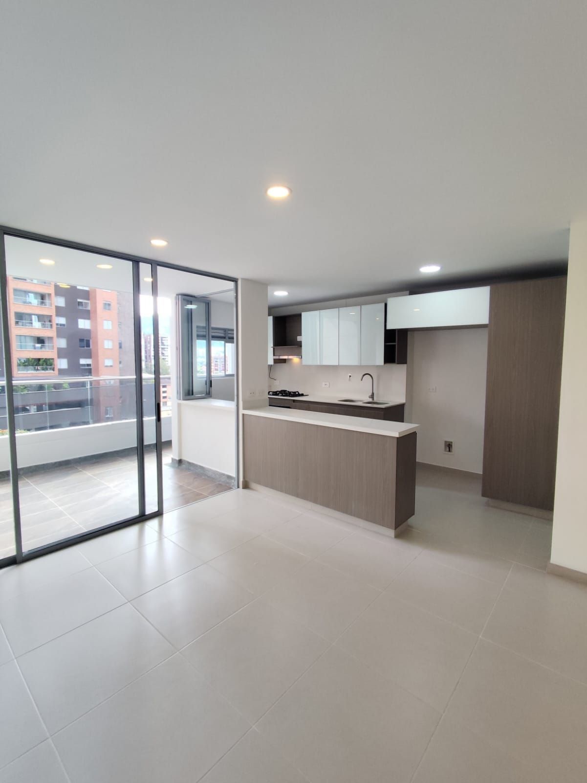 Apartamento en arriendo Antioquia Envigado El Esmeraldal 105 m2 Habitaciones 2 Baños 2 Garajes 2 Precio $4600000