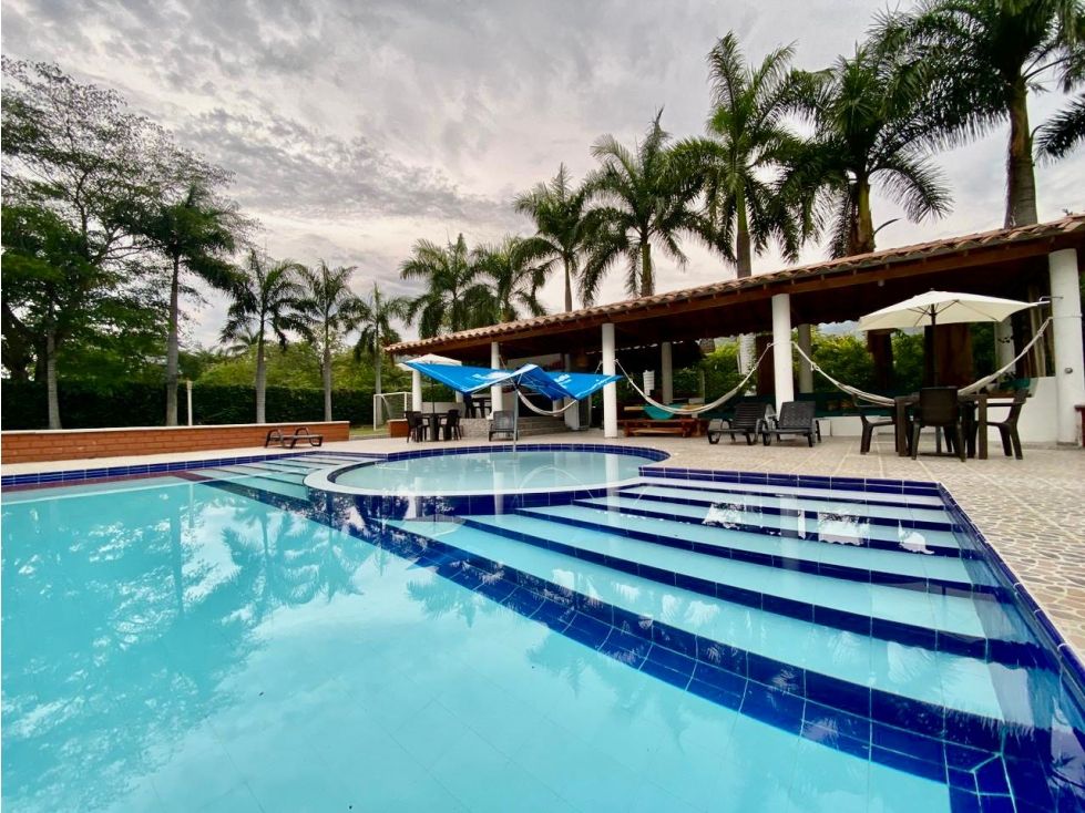 Casa en venta Antioquia Santafé De Antioquia Santafé De Antioquia 500 m2 Habitaciones 5 Baños 6 Garajes 7 Precio $2000000000