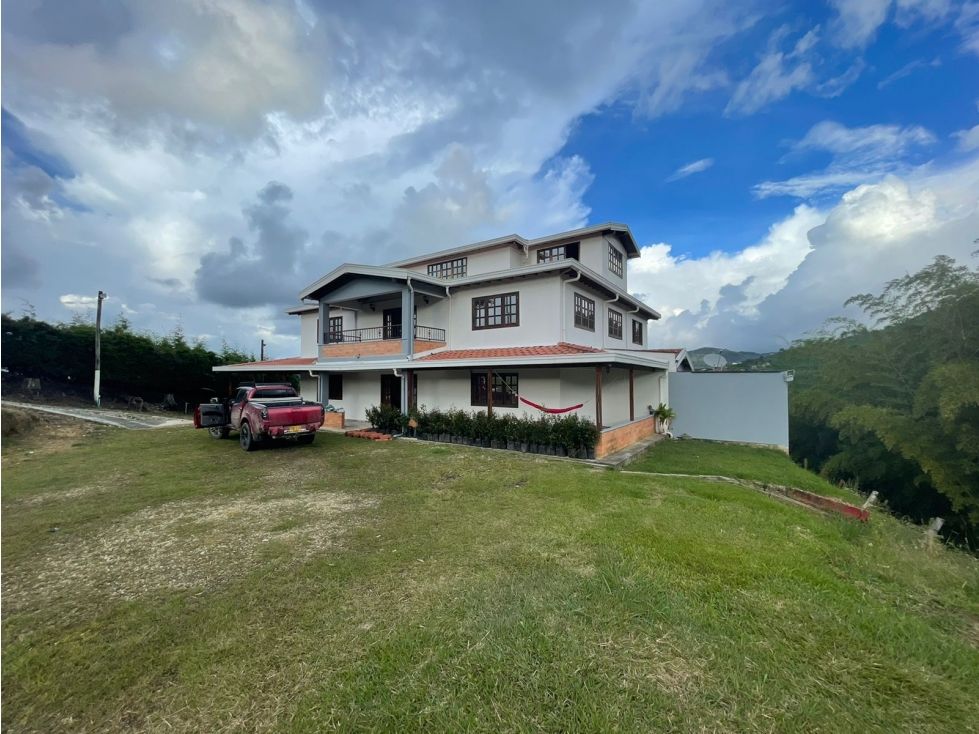 Casa en venta Antioquia Peñol Peñol 450 m2 Habitaciones 11 Baños 5 Garajes 4 Precio $1600000000