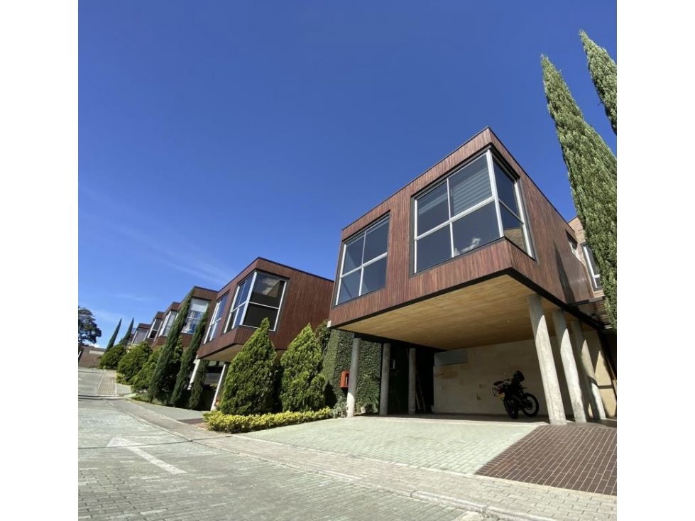 Casa en arriendo Antioquia Envigado Loma Del Atravesado 300 m2 Habitaciones 3 Baños 4 Garajes 4 Precio $14000000