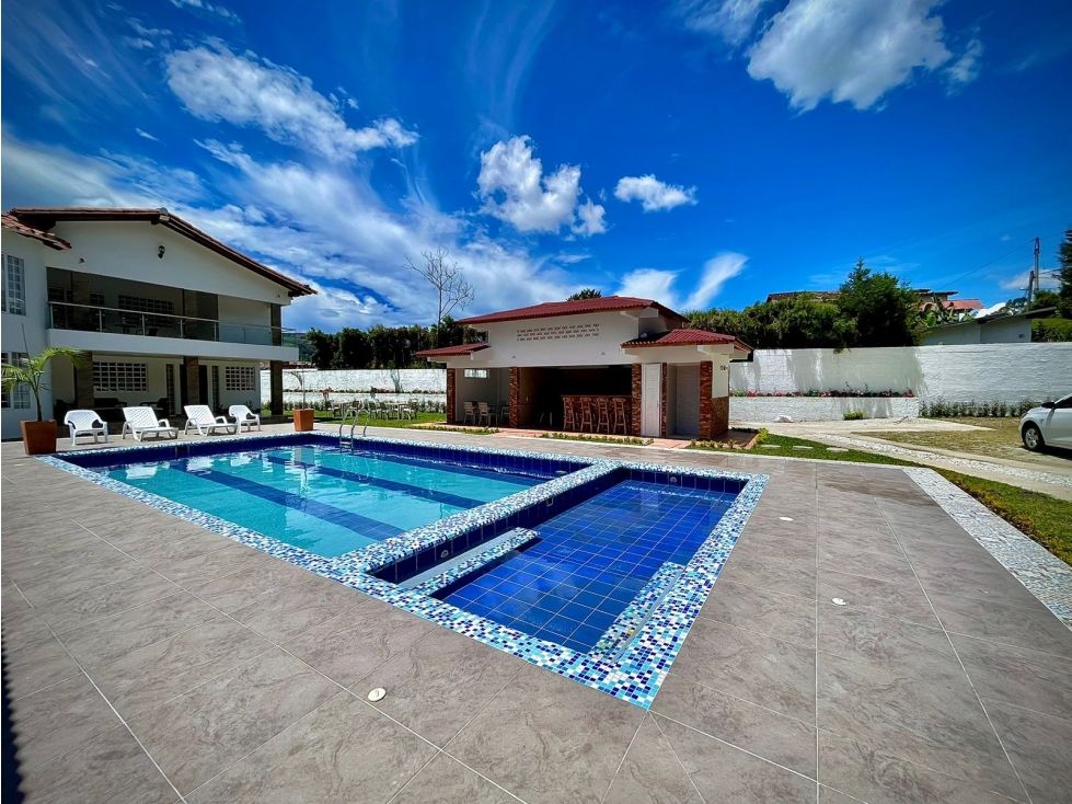 Casa en arriendo Antioquia Guarne Guarne 400 m2 Habitaciones 5 Baños 6 Garajes 1 Precio $12000000