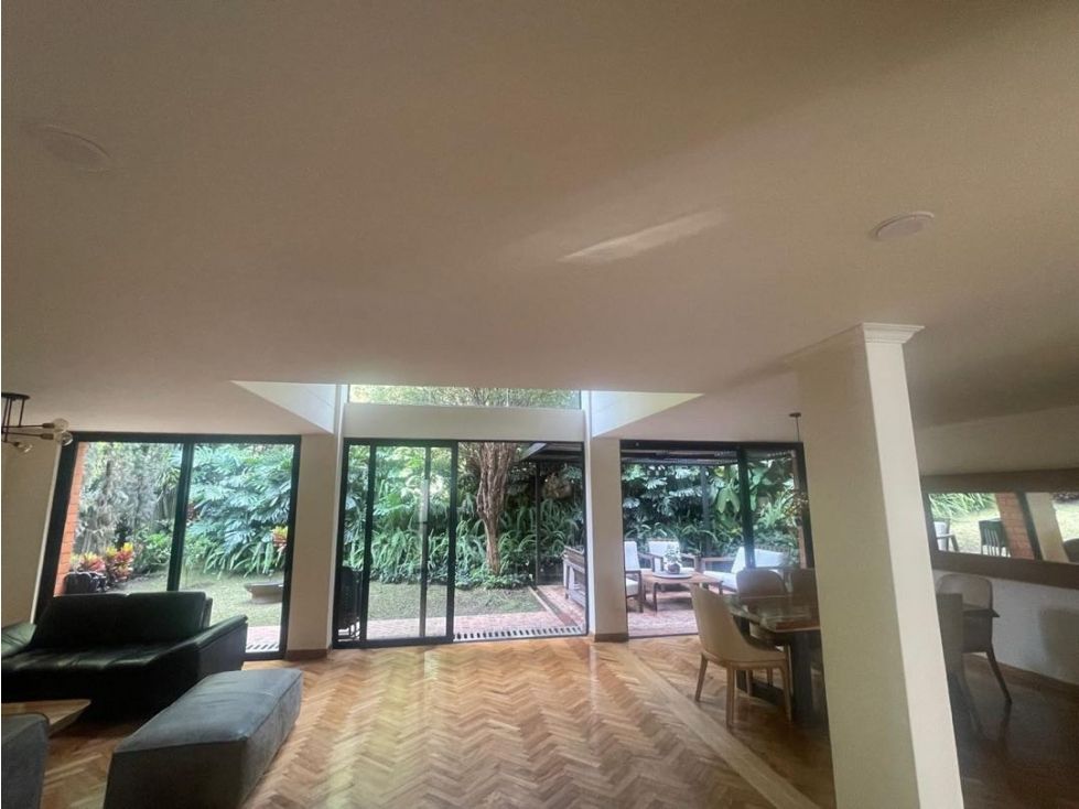 Casa en venta Antioquia Medellín Urbanizacion Arcoiris 228 m2 Habitaciones 3 Baños 3 Garajes 2 Precio $2100000000