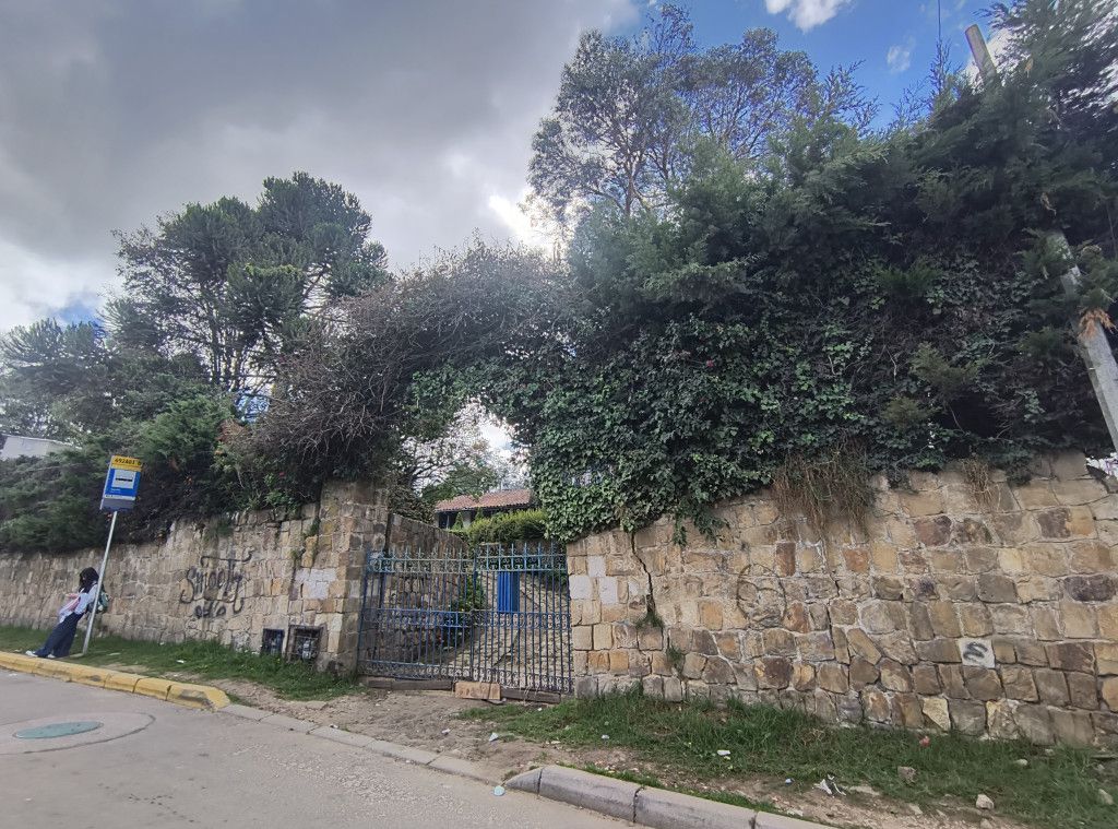 Casa en venta Cundinamarca Bogotá Altos De Suba 3200 m2 Habitaciones 3 Baños 2 Garajes 5 Precio $2300000000
