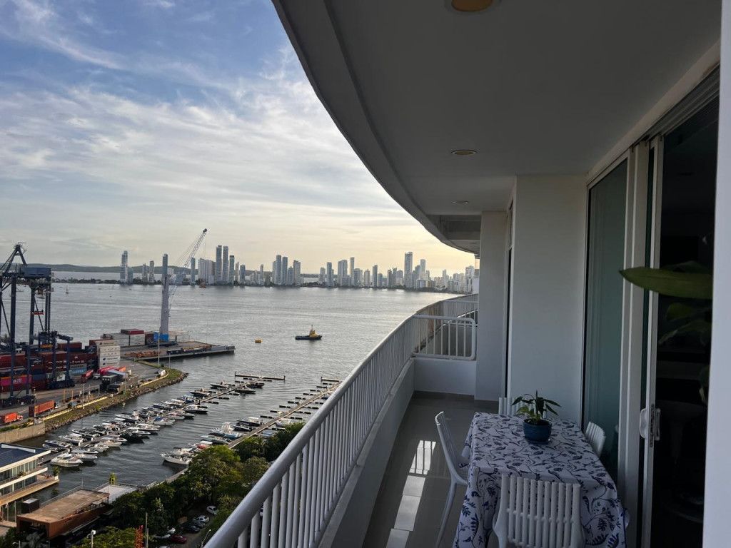 Apartamento en arriendo Bolívar Cartagena Manga 127 m2 Habitaciones 3 Baños 4 Garajes 1 Precio $6500000