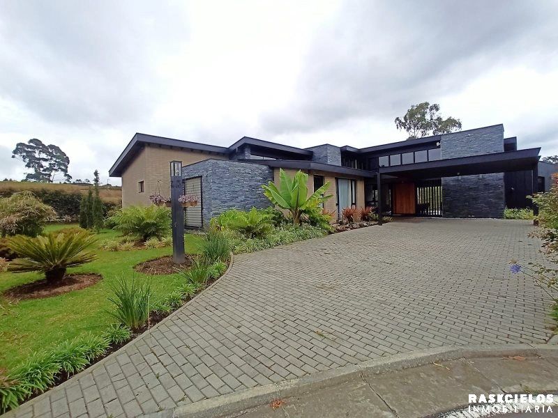 Casa en arriendo o venta Antioquia Envigado Envigado 530 m2 Habitaciones 5 Baños 7 Garajes 6 Precio venta $6000000000 Precio arriendo $41140000