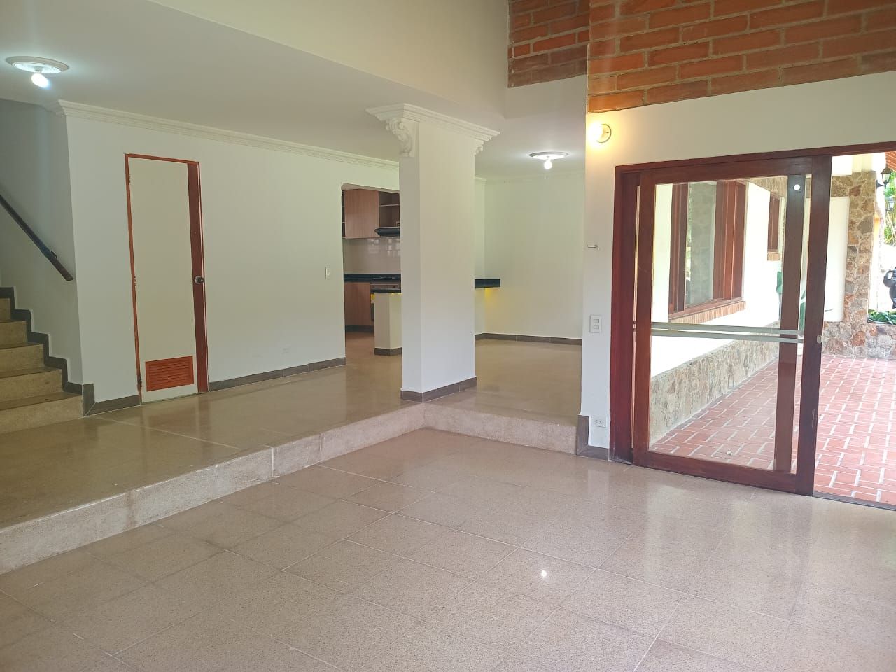 Oficina en arriendo Antioquia Envigado El Chinguí 400 m2 Habitaciones 0 Baños 4 Garajes 6 Precio $17000000