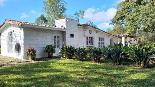 Casa en arriendo Antioquia El Carmen De Viboral El Carmen De Viboral 360 m2 Habitaciones 5 Baños 5 Garajes 10 Precio $14000000