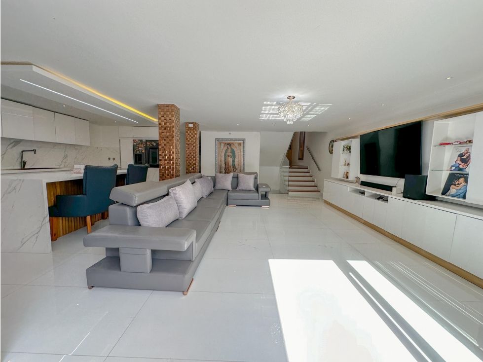 Casa en arriendo Antioquia Medellín La Candelaria 370 m2 Habitaciones 3 Baños 3 Garajes 2 Precio $29100000