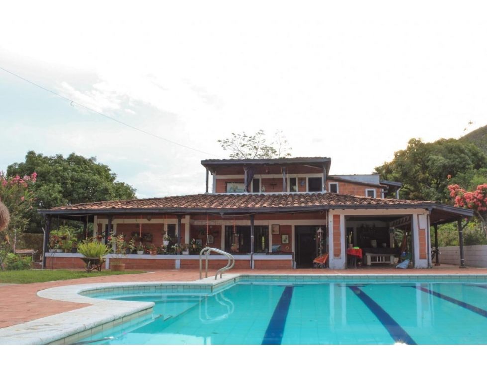 Casa en venta Antioquia Barbosa Barbosa 350 m2 Habitaciones 6 Baños 5 Garajes 4 Precio $1780000000