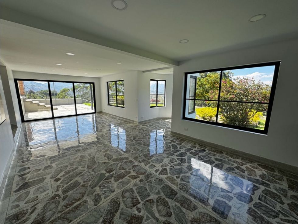 Casa en arriendo Antioquia Envigado La Mina 380 m2 Habitaciones 4 Baños 3 Garajes 4 Precio $12000000