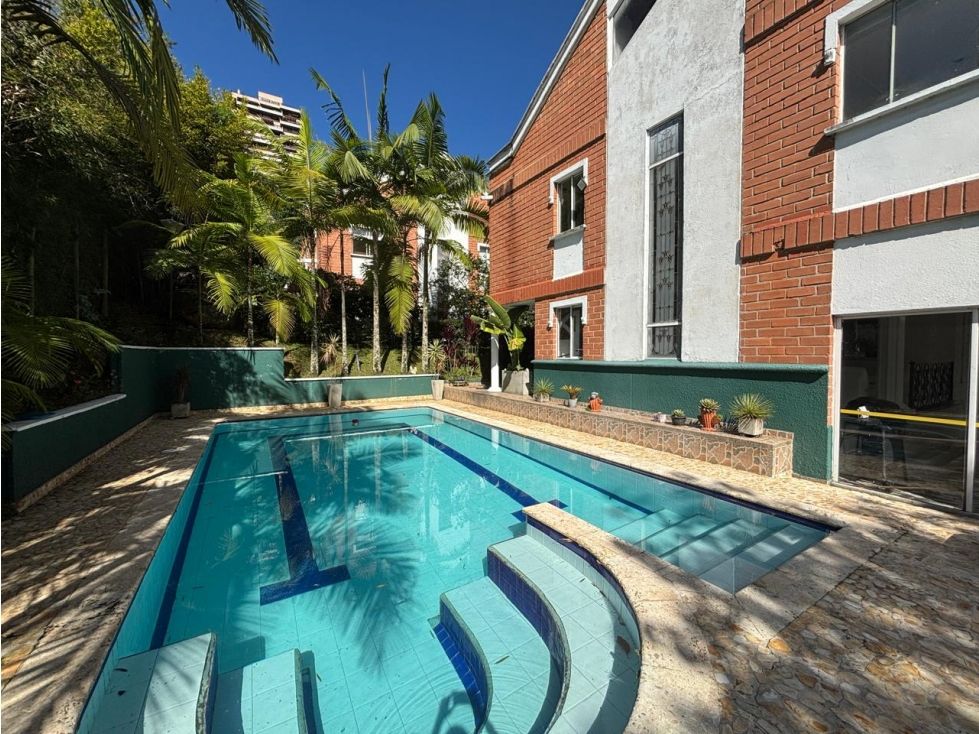 Casa en arriendo Antioquia Medellín Asomadera No 2 450 m2 Habitaciones 6 Baños 6 Garajes 3 Precio $15650000