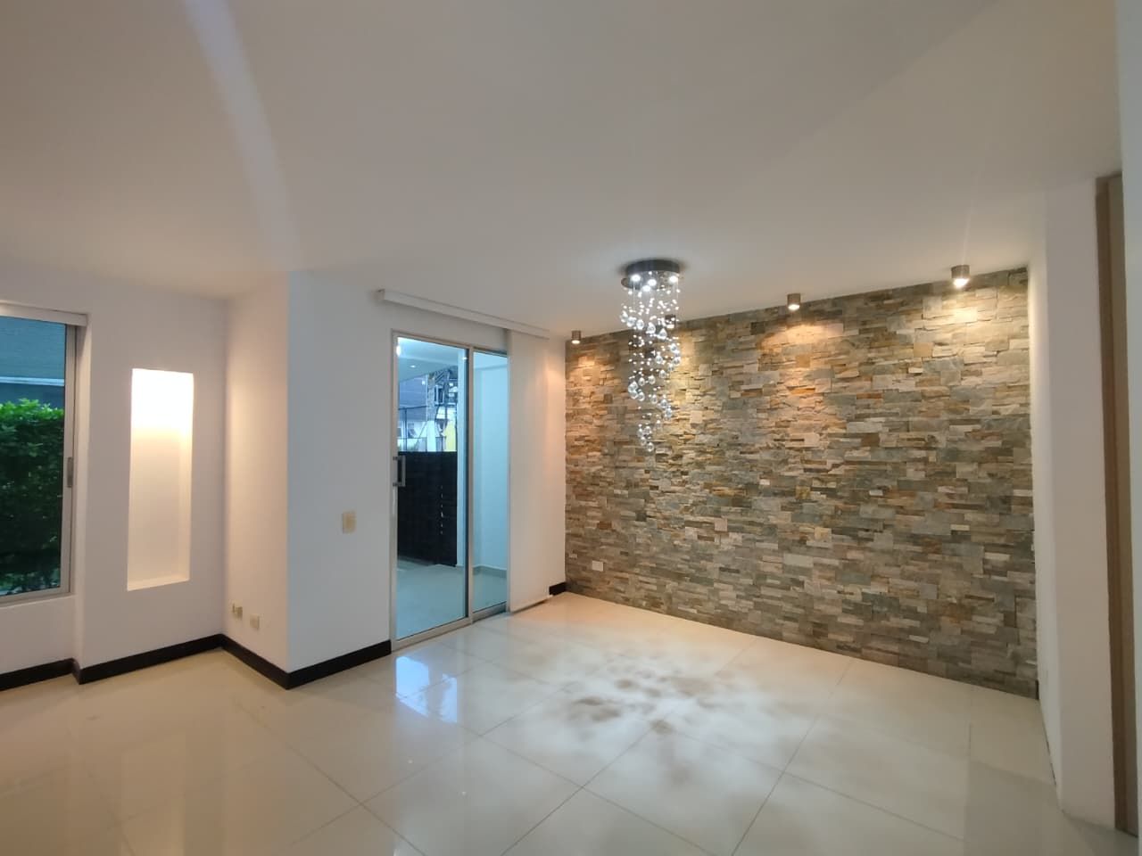 Casa en venta Risaralda Pereira Pinares De San Martin 220 m2 Habitaciones 3 Baños 3 Garajes 2 Precio $950000000