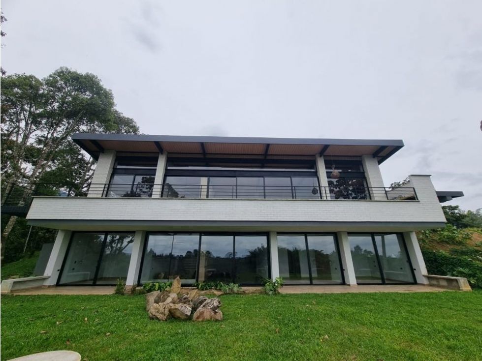 Casa en arriendo Antioquia El Carmen De Viboral El Carmen De Viboral 500 m2 Habitaciones 3 Baños 4 Garajes 3 Precio $13000000