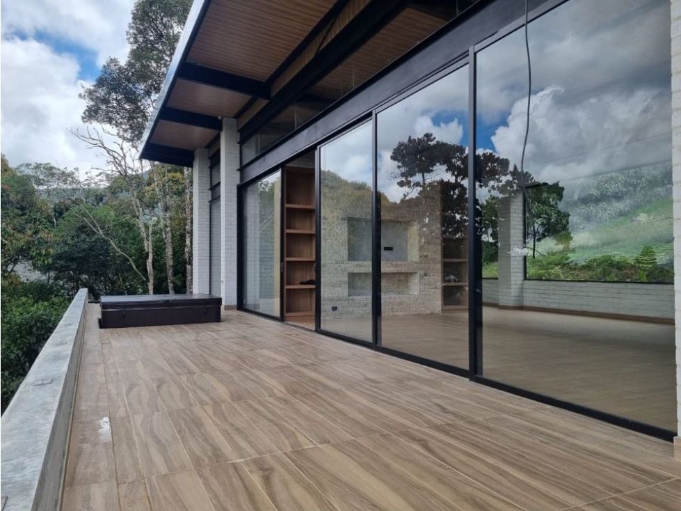 Casa en arriendo Antioquia El Carmen De Viboral El Centro 500 m2 Habitaciones 3 Baños 4 Garajes 3 Precio $13000000