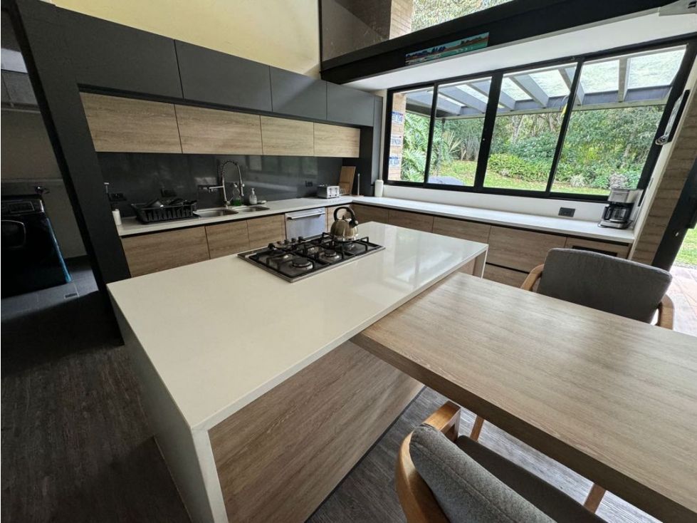 Casa en arriendo Antioquia Medellín Medellín 261 m2 Habitaciones 3 Baños 5 Garajes 4 Precio $25000000