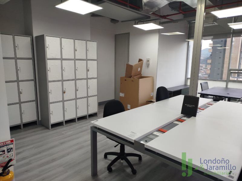 Oficina en arriendo Antioquia Envigado Primavera 117 m2 Habitaciones 0 Baños 1 Garajes 3 Precio $9000000