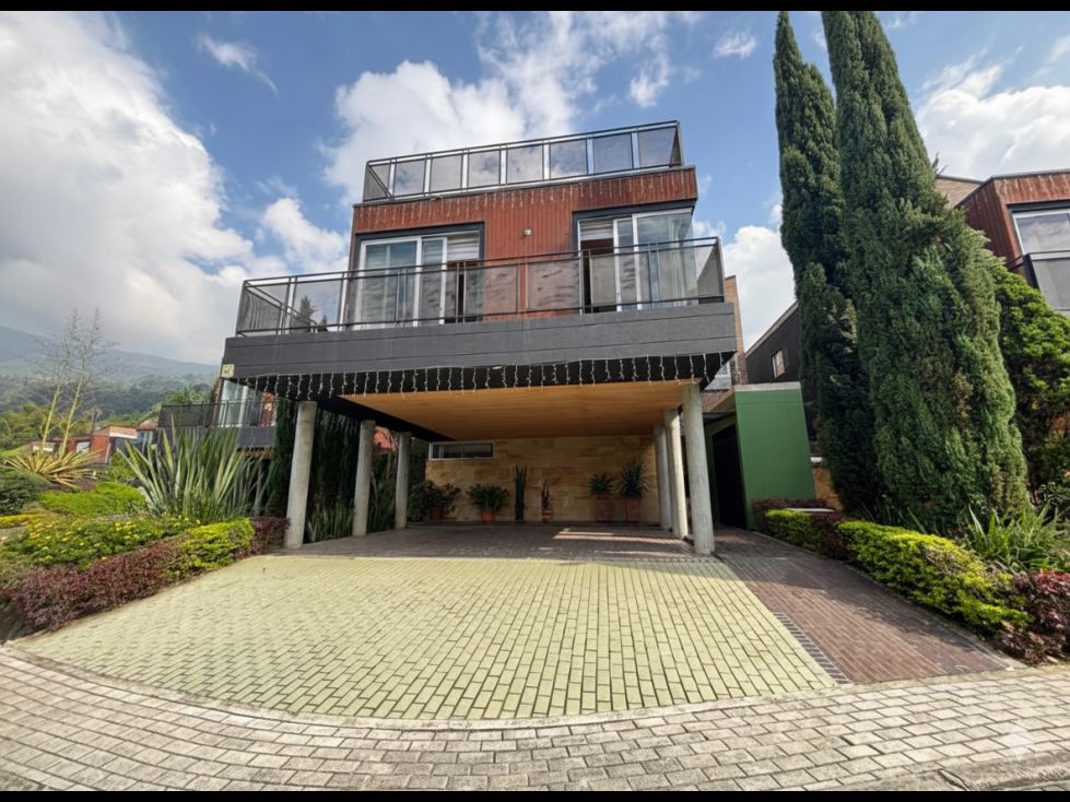 Apartaestudio en venta Antioquia Envigado Loma Del Atravesado 345 m2 Habitaciones 4 Baños 6 Garajes 2 Precio $2390000000