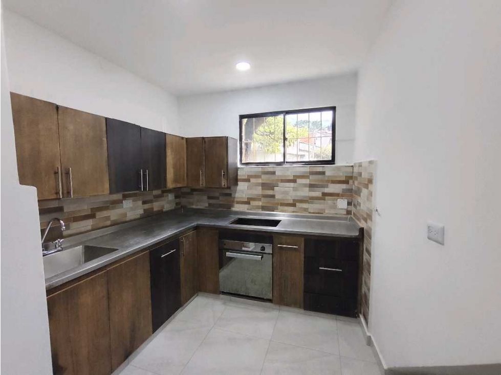 Apartamento en arriendo Antioquia Medellín Prado 120 m2 Habitaciones 4 Baños 2 Garajes 0 Precio $2700000