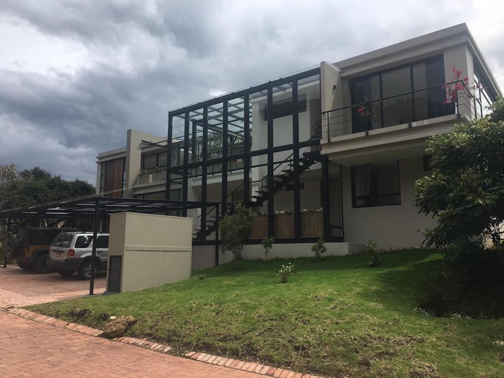 Casa en venta Cundinamarca La Calera La Plazuela 400 m2 Habitaciones 4 Baños 4 Garajes 2 Precio $2800000000
