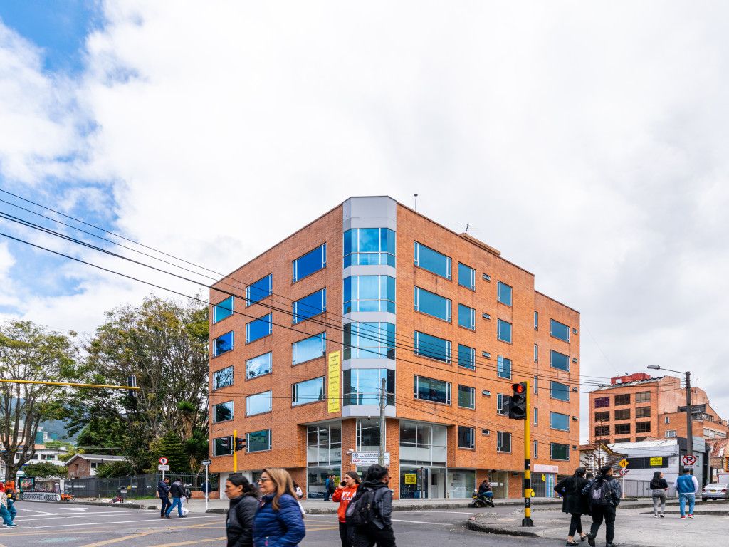 Oficina en arriendo Cundinamarca Bogotá La Porciuncula 483 m2 Habitaciones 0 Baños 4 Garajes 3 Precio $23332000