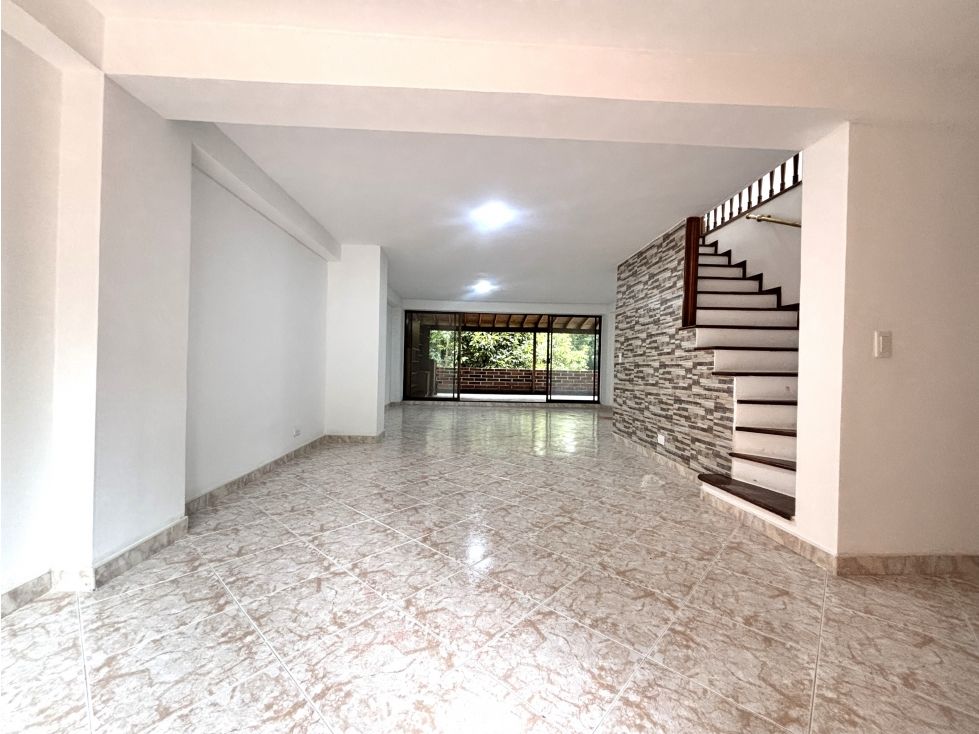 Apartamento en arriendo Antioquia Medellín El Diamante No2 132 m2 Habitaciones 4 Baños 4 Garajes 2 Precio $6000000