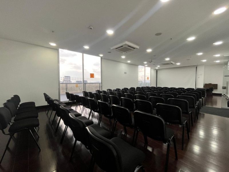 Oficina en arriendo Cundinamarca Bogotá Cedro Salazar 345 m2 Habitaciones 0 Baños 2 Garajes 5 Precio $23650500