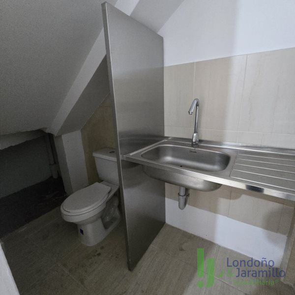 Local en arriendo Antioquia Medellín San Bernardo 9 m2 Habitaciones 0 Baños 1 Garajes 0 Precio $800000