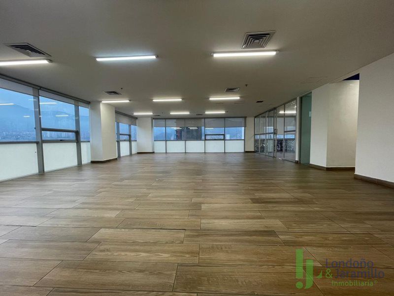 Oficina en venta Antioquia Envigado Primavera 258 m2 Habitaciones 0 Baños 4 Garajes 8 Precio $1900000000