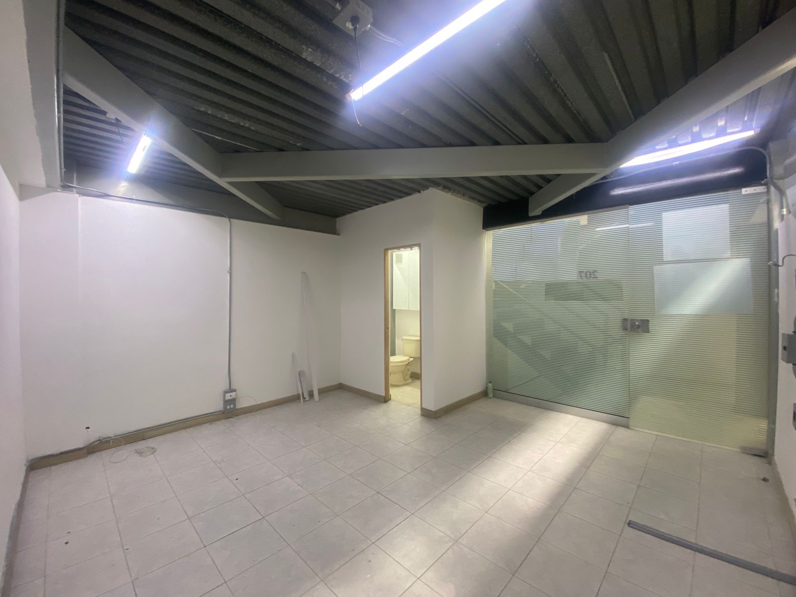 Oficina en arriendo Antioquia Itagüí Simón Bolívar 27 m2 Habitaciones 0 Baños 1 Garajes 1 Precio $1700000