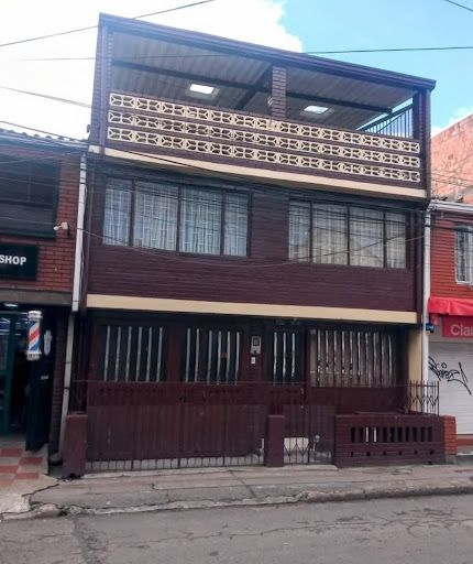 Casa en arriendo Cundinamarca Bogotá Ciudad Quirigua 230 m2 Habitaciones 5 Baños 2 Garajes 1 Precio $4000000